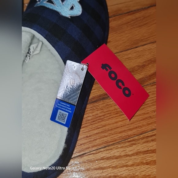 Men's North Carolina Tar Heels Slippers M - Picture 6 of 7